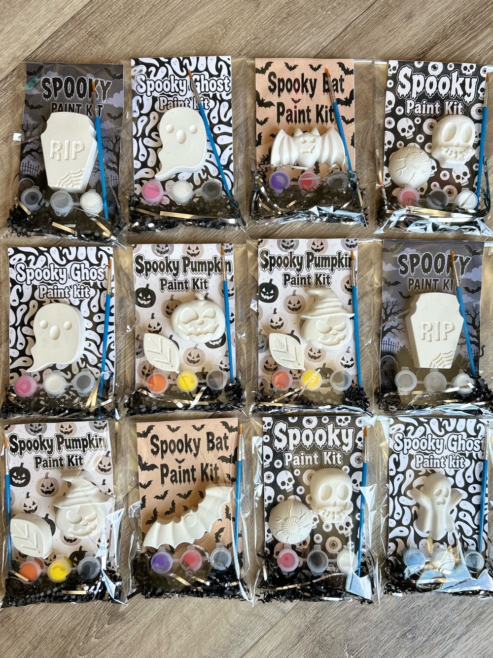 - Halloween Ghosts, Pumpkins & Bats - Assorted paint kits